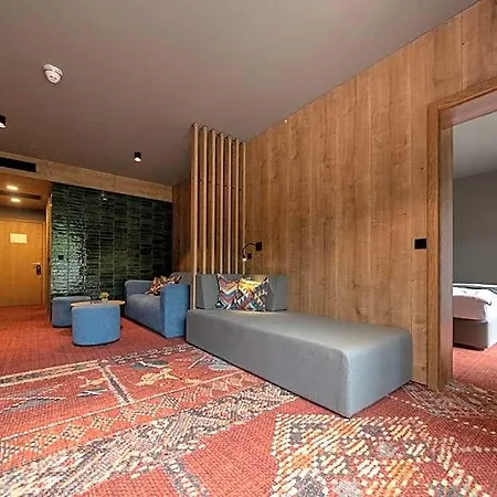 Hotel Nomad