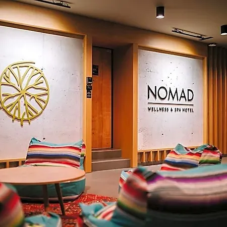 Nomad 4*